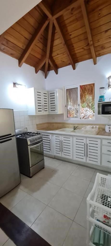 Chalet Tropical Au Coeur De Лас Теренас Екстериор снимка